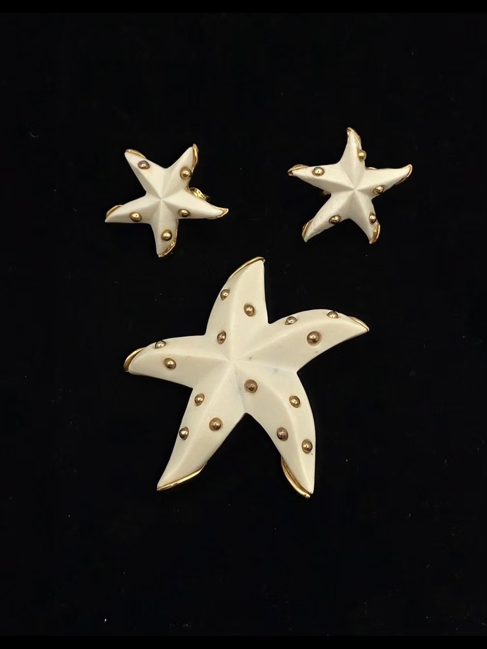 Rare Sarah Coventry Cream and Gold Starfish Brooch and Earrings Set